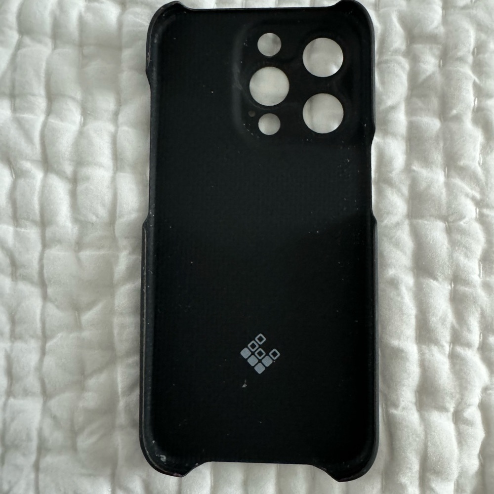 iPhone 15 Pro Latercase - Picture 3 of 5